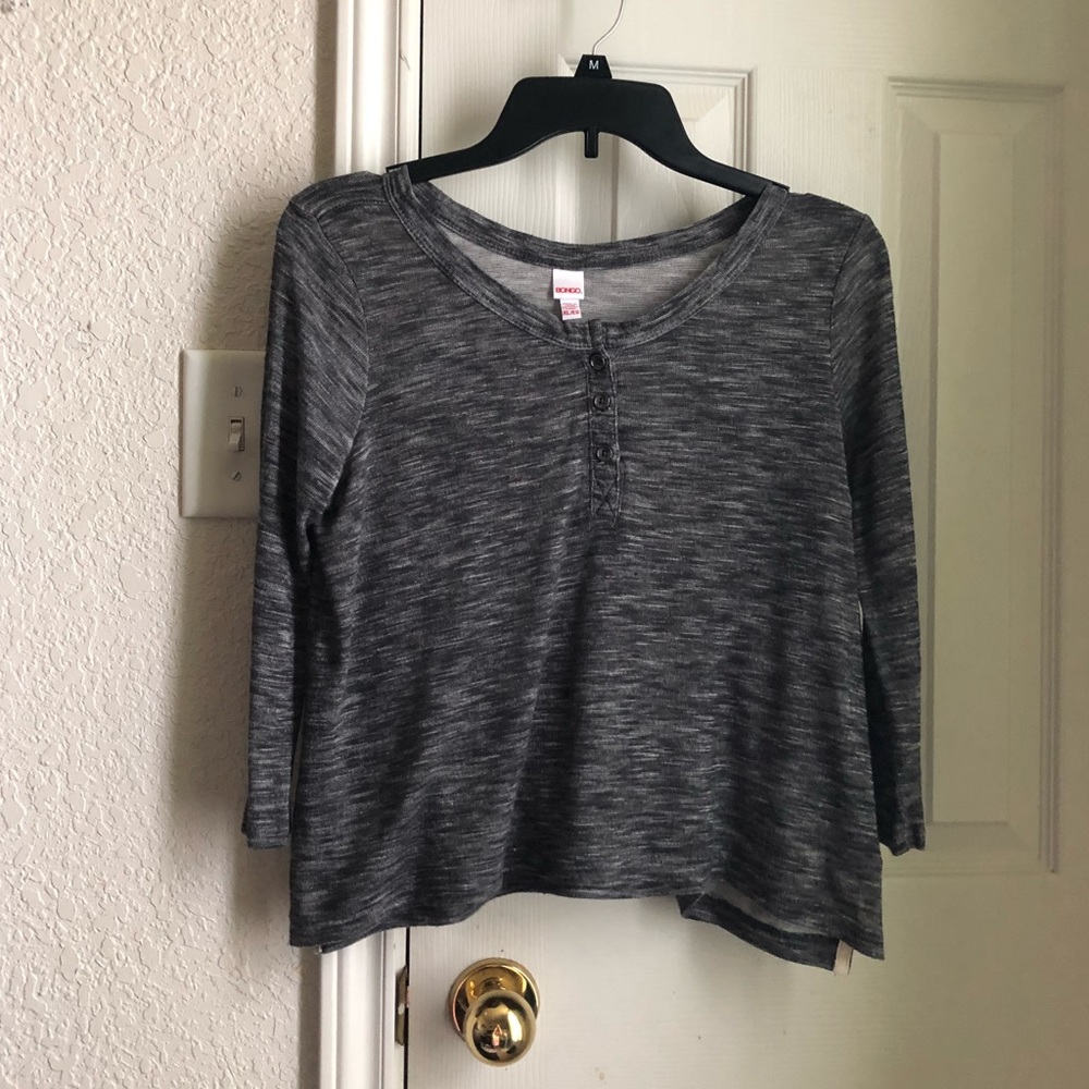 Grey top- fits like a crop top